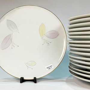 Diecisiete Platos Llanos de Porcelana Bavaria Blancos con Hojas - imagen 3