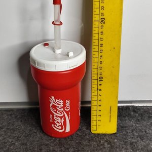 Vaso o Botellita Coca-Cola Roja con Tapa y Sorbete - imagen 1