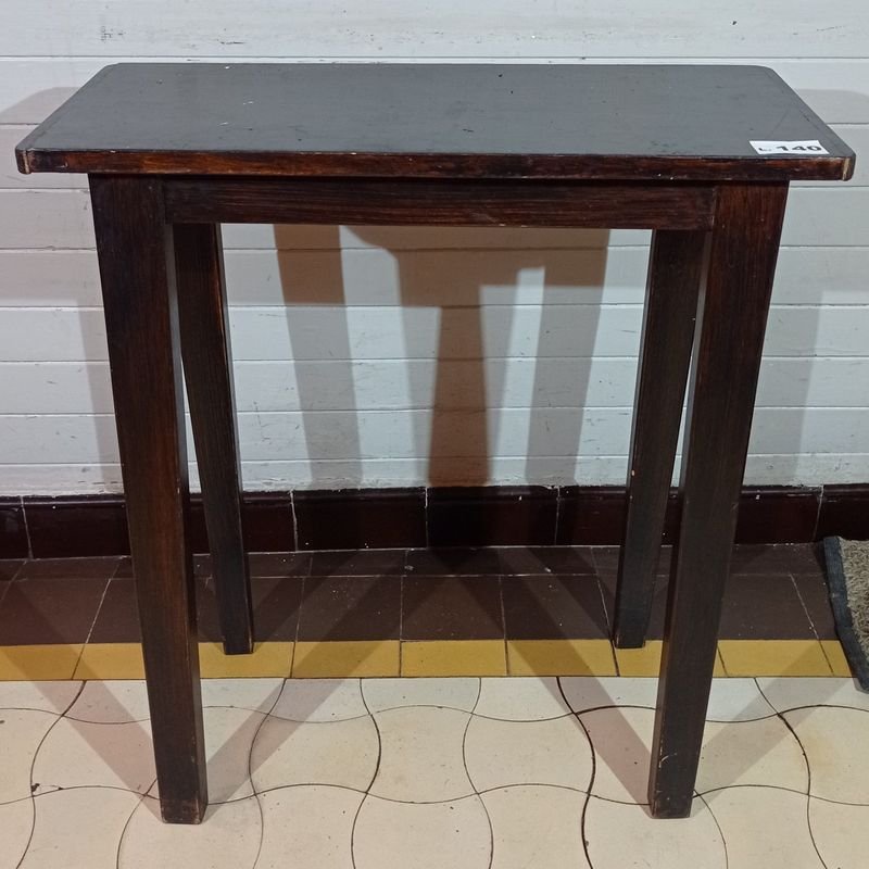 Lote siguiente: Mesa auxiliar de madera para el hogar