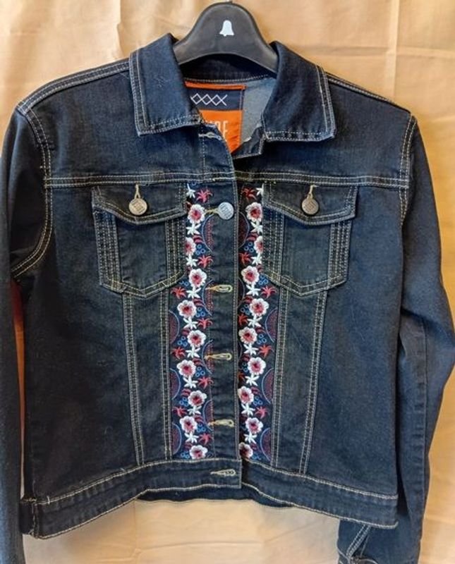 Camisa de jeans bordada marca WEAR INSIDE según grifa talle XL - imagen 5