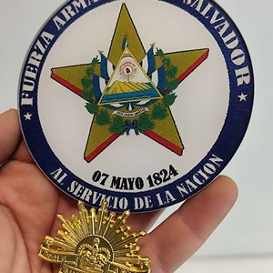 Lote anterior: Escudo Ejército Australiano y Posavasos El Salvador