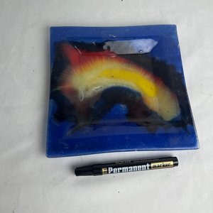 Centro de Mesa Cuadrado de Vidrio Pintado con Diseño Abstracto - imagen 4