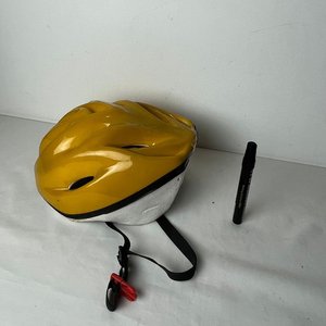 Casco de Bicicleta Amarillo con Cierre Ajustable - imagen 1