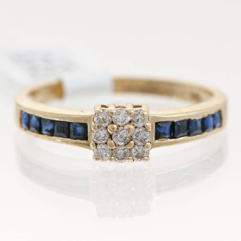 Lote anterior: Anillo de oro con brillantes y zafiros