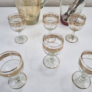 L 140 - Set De 9 Piezas - Atractivo set de bar en vidrio tallado con jarra, 6 copas para licor, balde hielera y pinza de hielo con diseño estilo garra (Balde con rajadura / Pinza con detalles de uso) - imagen 4