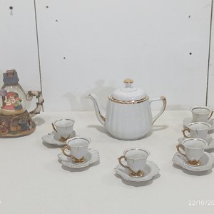Juego de Café Blanco con Detalles Dorados y Tetera Decorativa Bola de Nieve - imagen 2