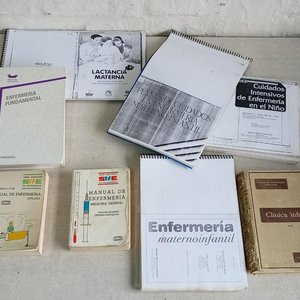 Lote de 8 Libros: Clínica Infantil, Manuales de Enfermería y Bibliografías - imagen 2