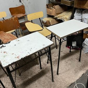Lote de 7 Mesas y 15 Sillas Escolares de Hierro y Madera - imagen 11