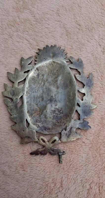 Escudo en bronce con emblema y diseño de armas - imagen 2
