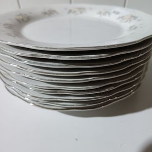 Lote de 10 Platos Llanos con Borde Dorado y Diseño Floral - imagen 6
