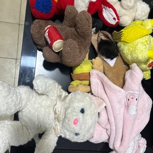Lote siguiente: Peluches 