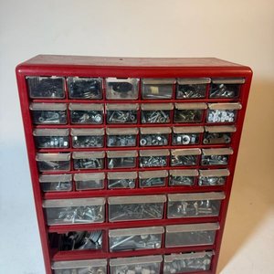 Organizador de Tornillería con Múltiples Cajones y Tornillos Varios - imagen 3