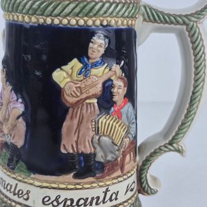 Jarra de Cerveza Decorada con Escenas Folclóricas - imagen 3