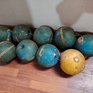 Lote de 8 Flotadores Esféricos en Tonos Azules, Verdes y Amarillo con Desgaste - imagen 3