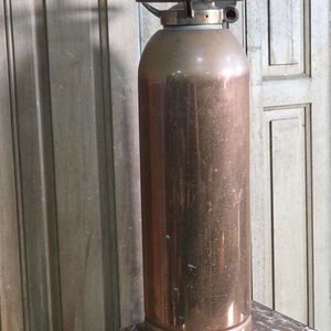 Antiguo Extintor de Cobre Matafuego con Mecanismo Superior - imagen 2