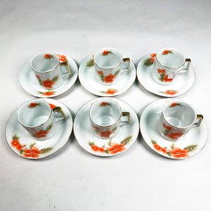 Juego de 12 Pocillos y Platitos de Porcelana Blanca con Flores Florales - imagen 2