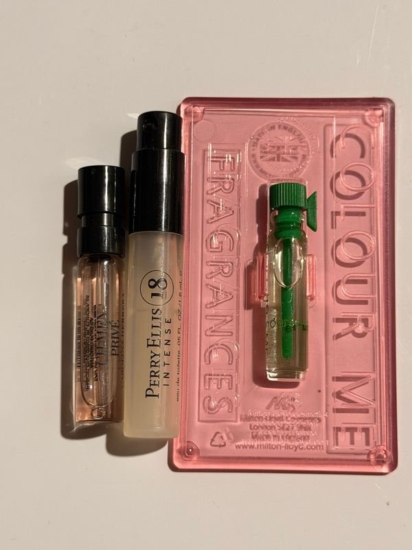 Lote anterior: Perfumes de muestra: Champán Prive, Perry Ellis y Color Me