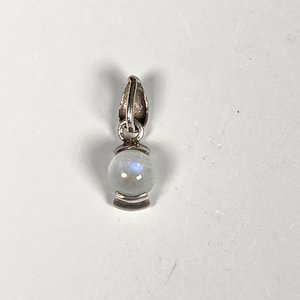 Cadena de Plata con Colgante de Piedra Lunar y Detalle de Avería - imagen 3