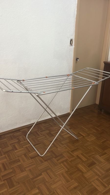 Lote siguiente: Secador de ropa de aluminio