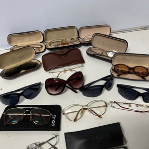 Lote de 9 Pares de Lentes y Estuches Variados - imagen 2