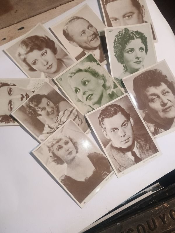 Colección de postales antiguas con actores y actrices de época - imagen 2