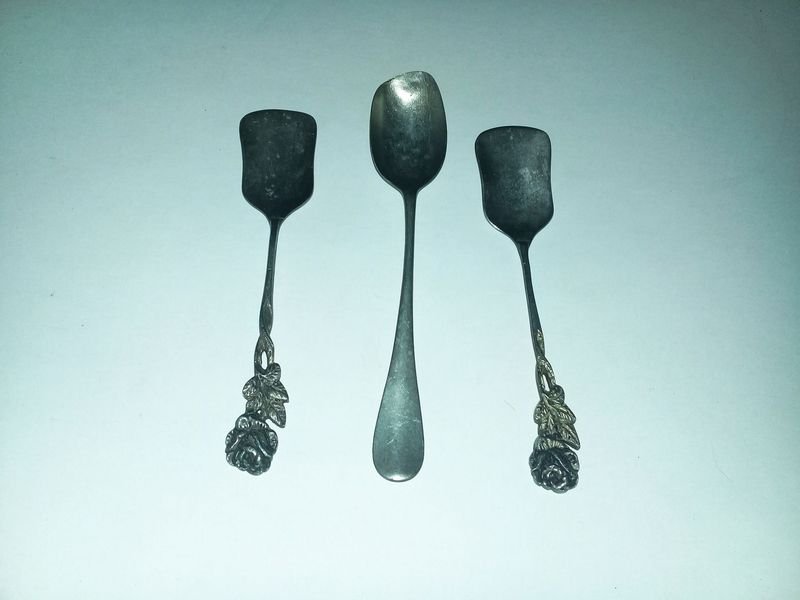 Lote siguiente: Cucharas con diseño entallado en mango