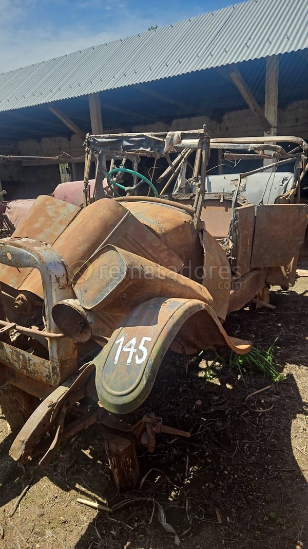 Camioneta Antigua Rústica para Restaurar