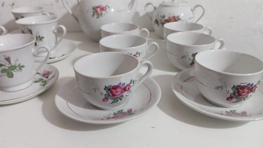 Juego de café vintage de porcelana con patrón floral - imagen 3