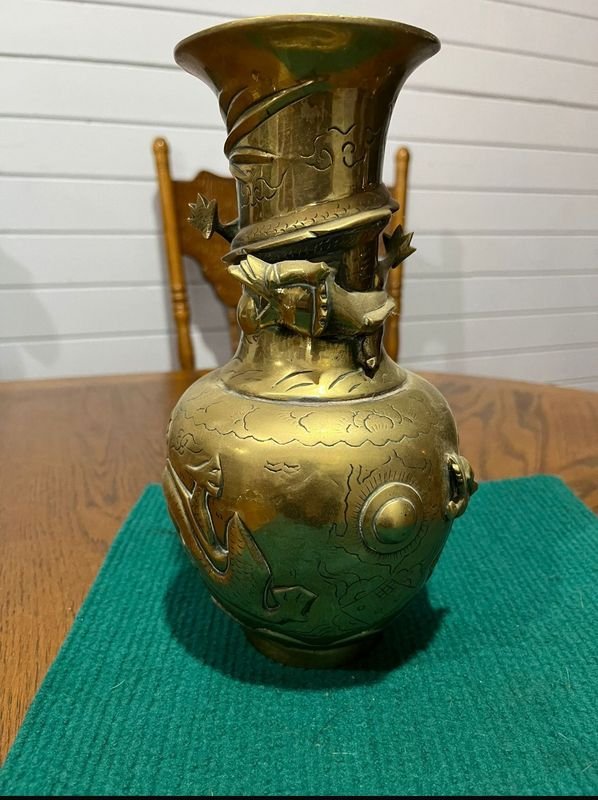 Lote anterior: Antiguo Jarrón Chino de Bronce con Motivo Dragón