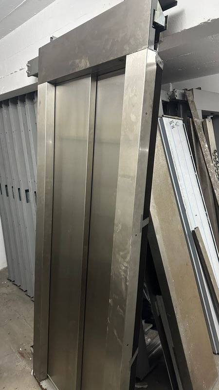 Lote anterior: Puertas de ascensor en acero inoxidable