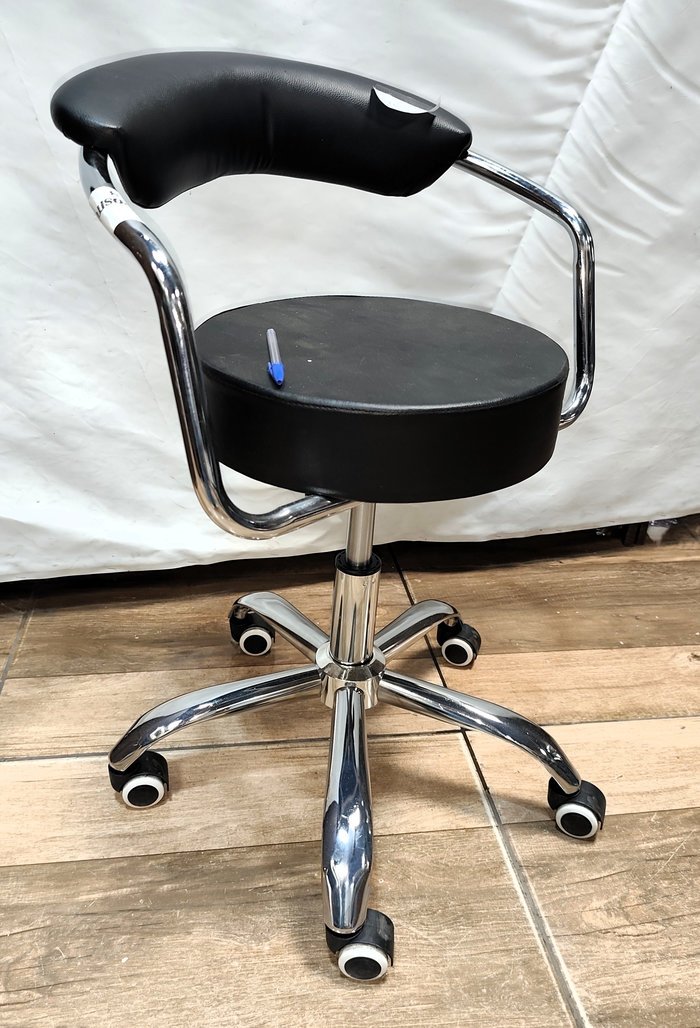 Lote siguiente: Sillón de Consultorio con Asiento y Espalda Tapizados en Eco-leather Negro