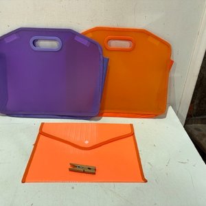 Lote anterior: Set de 3 Porta Folios Plásticos Naranja y Violeta