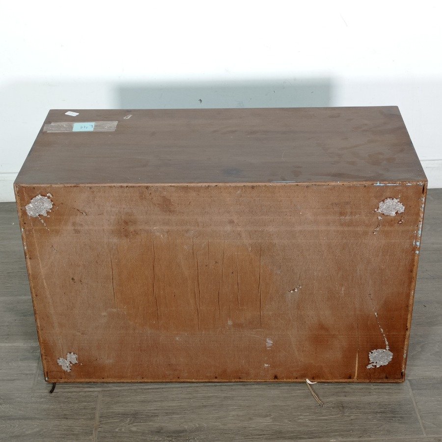 Mueble de madera con estante roto - imagen 6