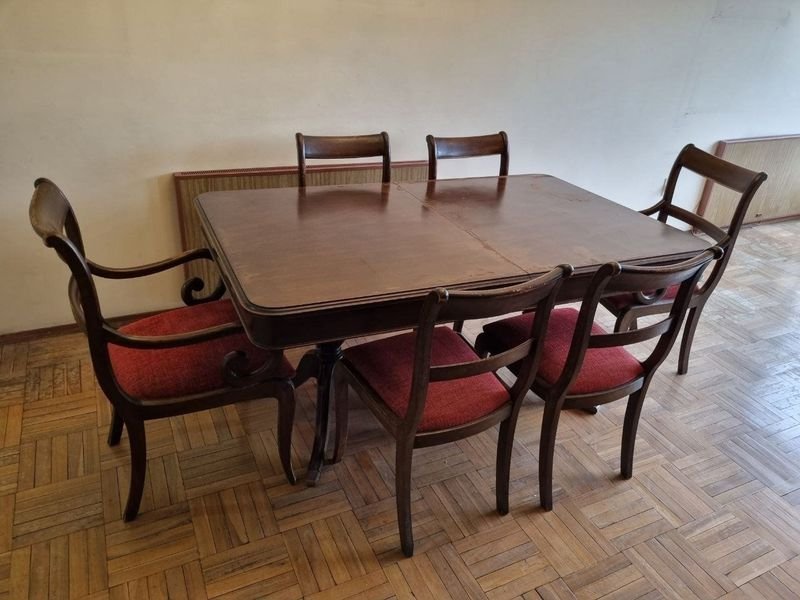 Juego de Comedor Extensible de Madera con Seis Sillas Tapizadas