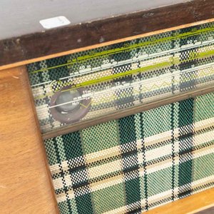 Radio Antigua de Madera con Diseño Cuadros - imagen 2