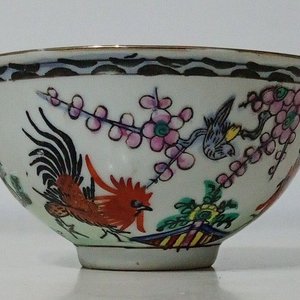 Cuenco de Porcelana Fina Pintado a Mano con Diseño de Gallo y Flores - imagen 2