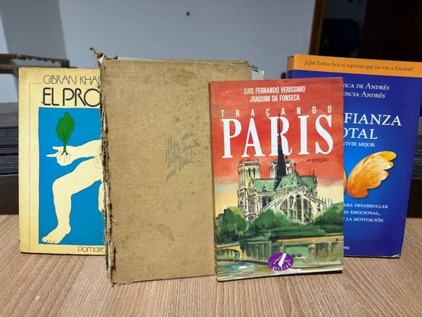 Lote de 4 libros generales, uno antiguo