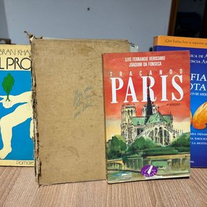 Lote anterior: Lote de 4 libros generales, uno antiguo