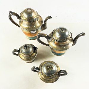 Cuatro piezas de servir en metal quadruple (con detalles) tetera, cafetera, tetera, azucarero y lechera - imagen 1