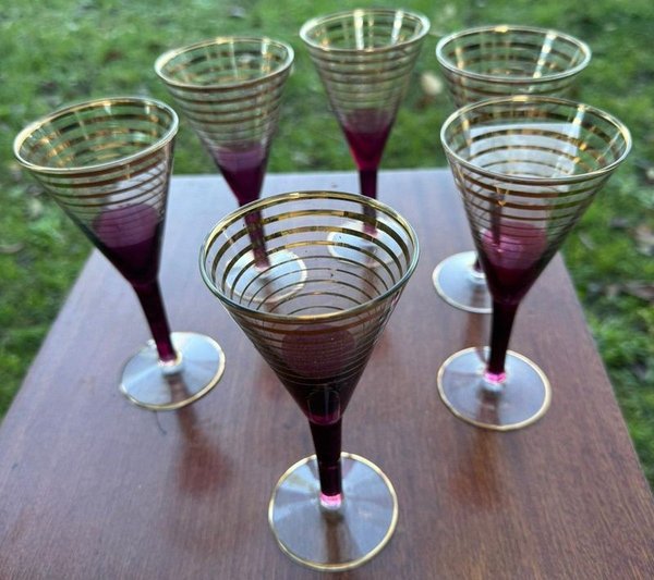 6 copas en cristal para coctel de color violacio con detalles dorados - imagen 1