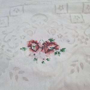 L 049 - 3 Piezas - Lote de mantelería decorativa con delicados bordados florales y terminaciones en encaje y crochet - imagen 6