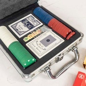 Estuche de Póker con Cartas, Dados y Fichas - imagen 2