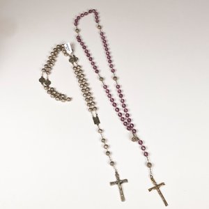 Dos Rosario de Cristal Morado y Cuentas Metálicas con Cruces - imagen 2