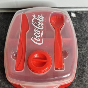 Lanchera Coca-Cola Roja con Cubiertos y Recipiente - imagen 2