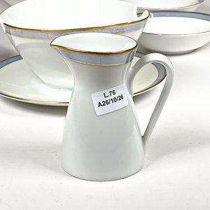 Ocho Piezas de Porcelana Rosenthal: Centro, Platillos y Salsera con Detalle Dorado - imagen 2