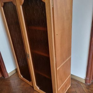 Vitrina Antigua de Madera Maciza con Puertas Vidriadas y Estantes - imagen 3