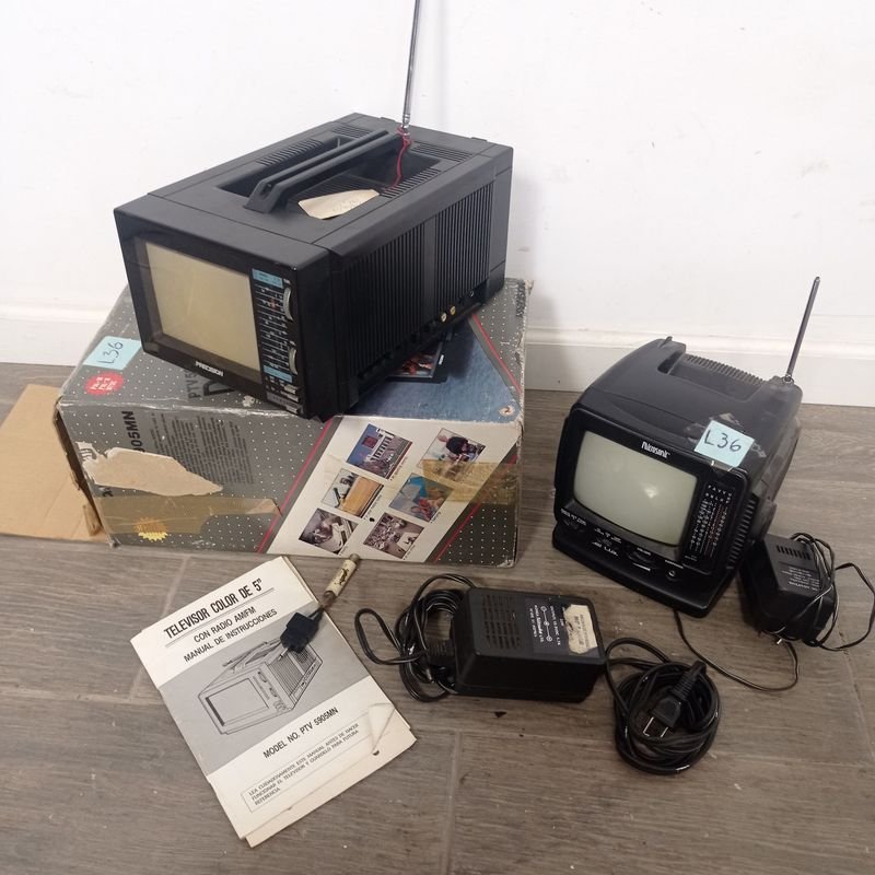 Lote anterior: Dos televisores antiguos de 5 pulgadas en buen estado