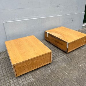 Lote siguiente: 2 Mesas de Living de Roble Americano con Cajón
