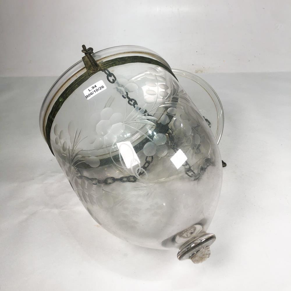 Colgante de Techo Vintage en Vidrio Grabado con Cadena y Detalle Metálico