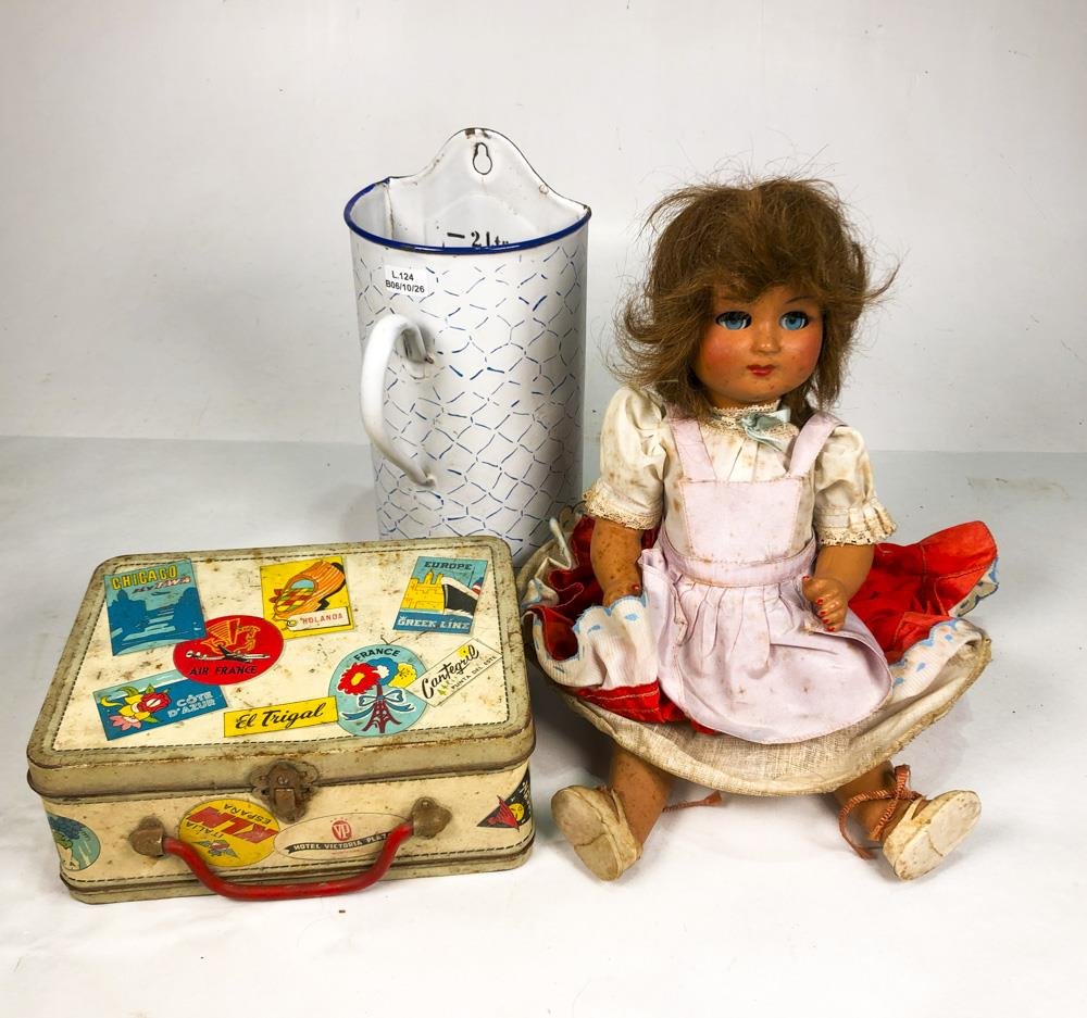 Muñeca Antigua, Jarra Esmaltada y Lata Vintage de Colección